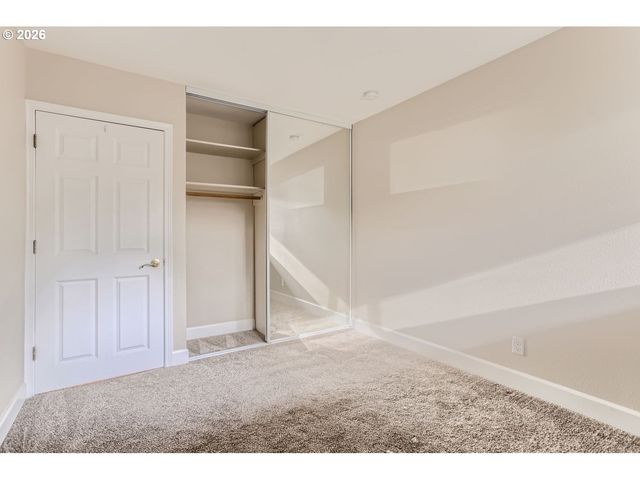 4 TOUCHSTONE 143, Lake Oswego, OR 97035