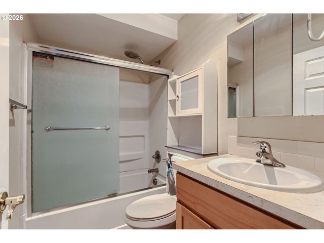 4 TOUCHSTONE 143, Lake Oswego, OR 97035