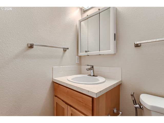 4 TOUCHSTONE 143, Lake Oswego, OR 97035
