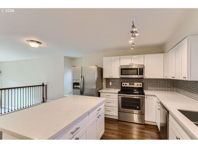 4 TOUCHSTONE 143, Lake Oswego, OR 97035