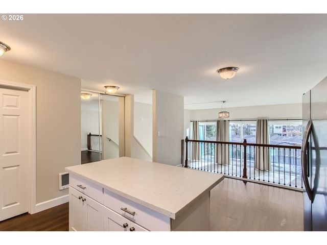 4 TOUCHSTONE 143, Lake Oswego, OR 97035