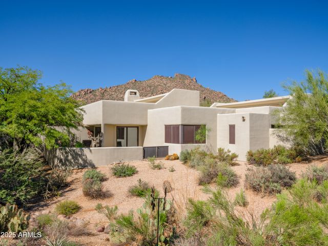 2014 SMOKETREE Drive, Carefree, AZ 85377