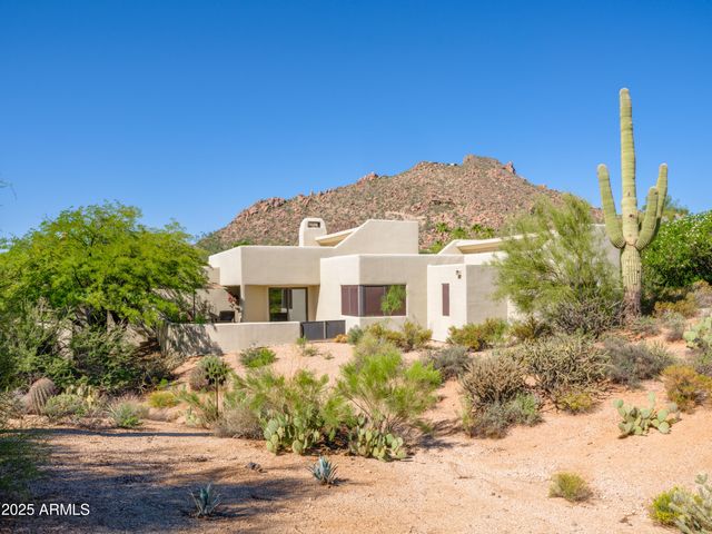 2014 SMOKETREE Drive, Carefree, AZ 85377