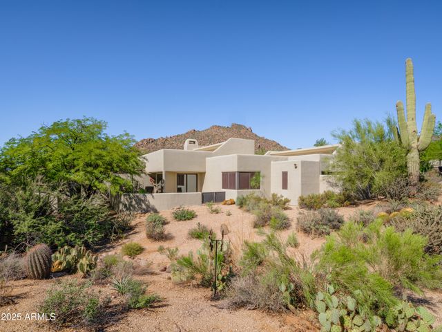 2014 SMOKETREE Drive, Carefree, AZ 85377