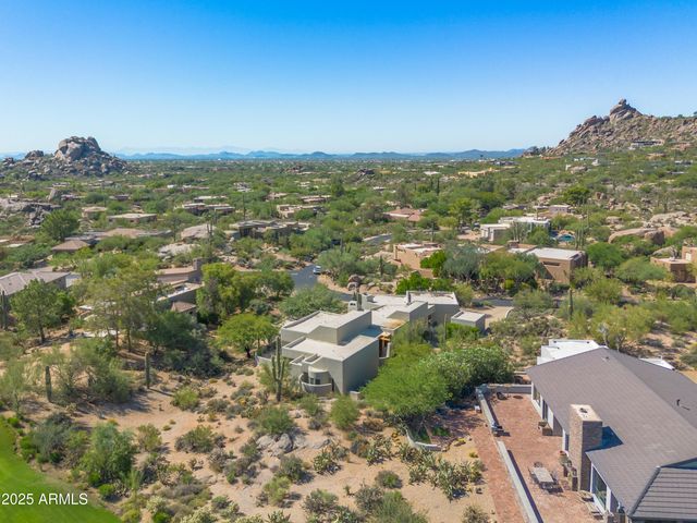 2014 SMOKETREE Drive, Carefree, AZ 85377