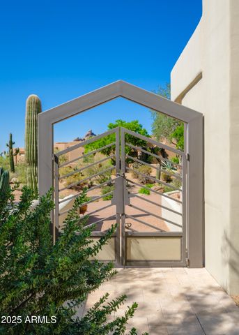 2014 SMOKETREE Drive, Carefree, AZ 85377