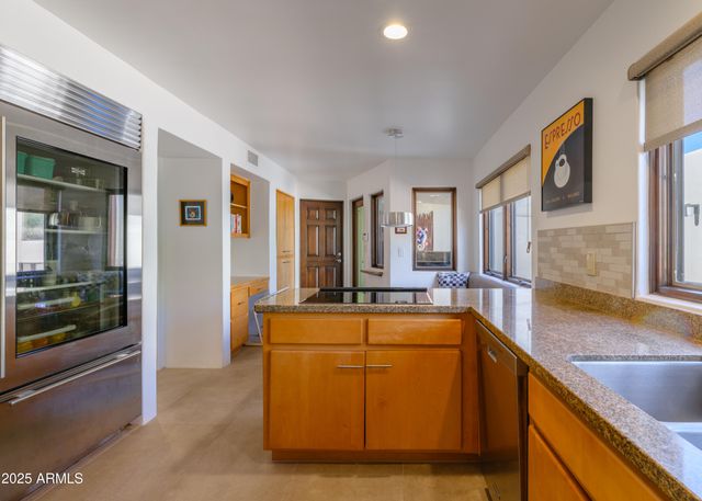 2014 SMOKETREE Drive, Carefree, AZ 85377