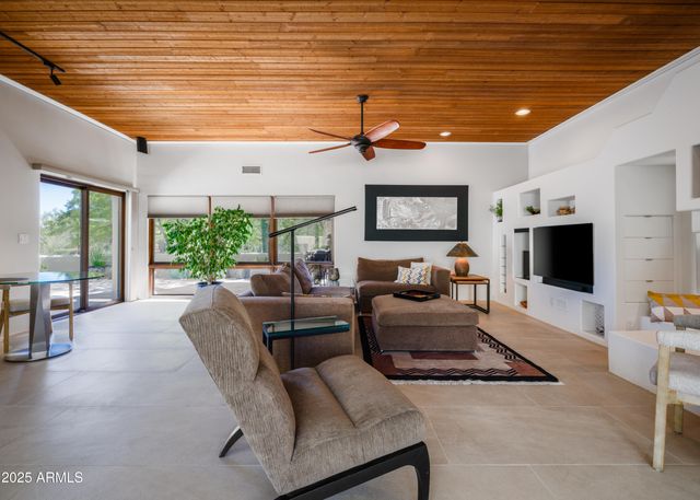 2014 SMOKETREE Drive, Carefree, AZ 85377