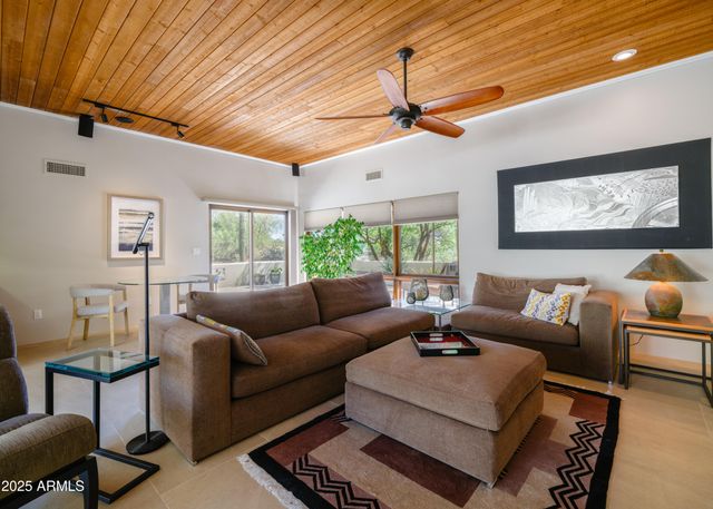 2014 SMOKETREE Drive, Carefree, AZ 85377