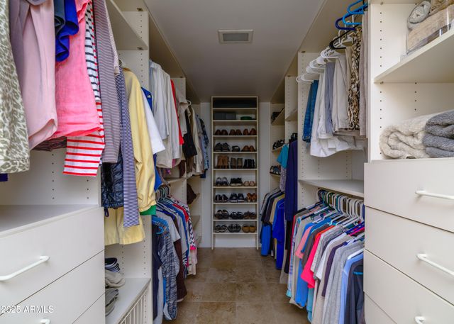 2014 SMOKETREE Drive, Carefree, AZ 85377