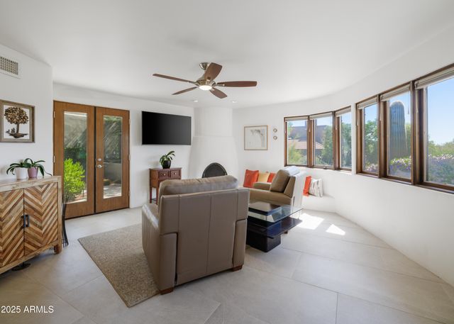 2014 SMOKETREE Drive, Carefree, AZ 85377