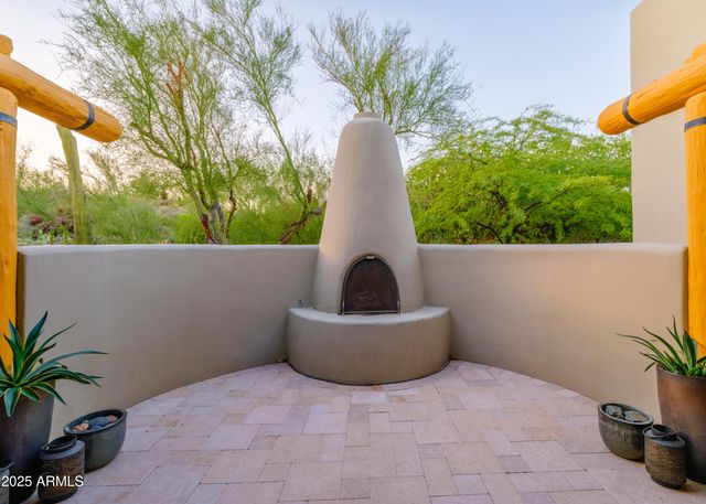 2014 SMOKETREE Drive, Carefree, AZ 85377