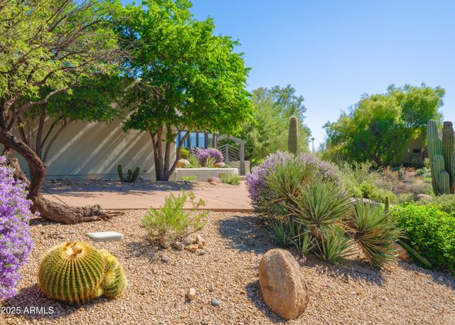 2014 SMOKETREE Drive, Carefree, AZ 85377