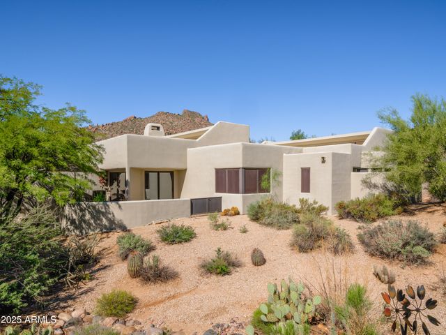 2014 SMOKETREE Drive, Carefree, AZ 85377