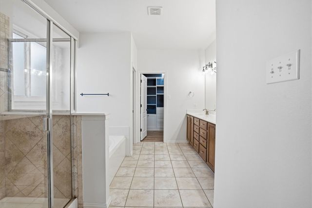 1433 Mesa Crest Drive, Fort Worth, TX 76052