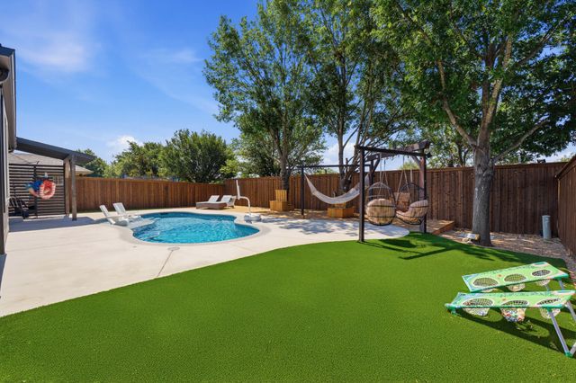 1433 Mesa Crest Drive, Fort Worth, TX 76052