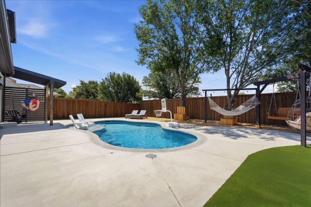 1433 Mesa Crest Drive, Fort Worth, TX 76052