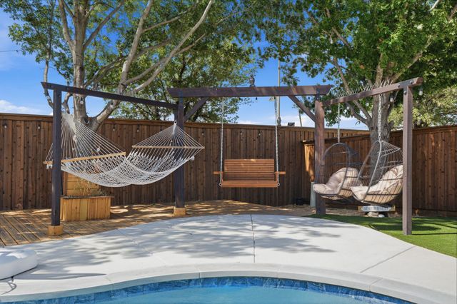 1433 Mesa Crest Drive, Fort Worth, TX 76052