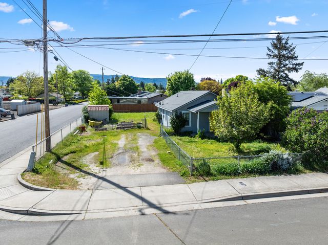2651 Howard Avenue, Medford, OR 97501