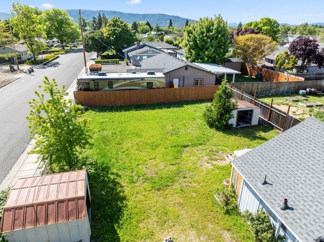 2651 Howard Avenue, Medford, OR 97501