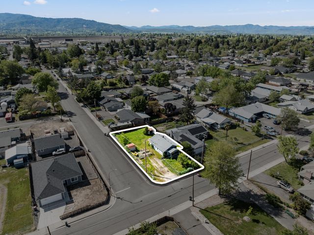 2651 Howard Avenue, Medford, OR 97501