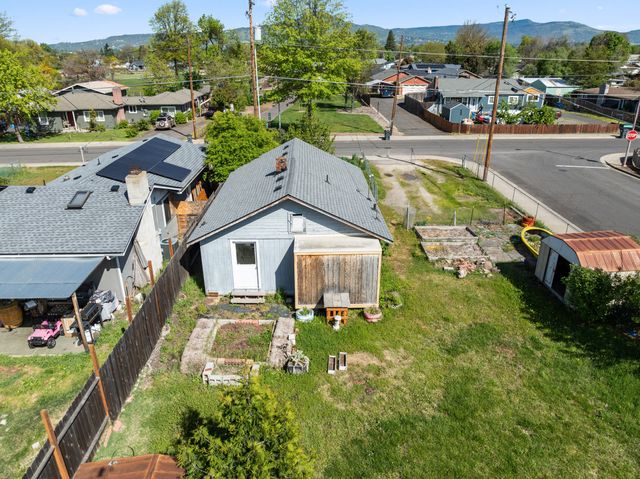 2651 Howard Avenue, Medford, OR 97501