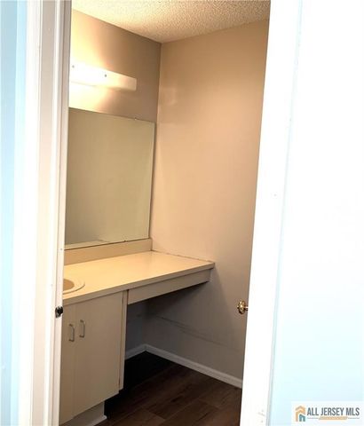 3 E Wycoff Way 3, East Brunswick, NJ 08816