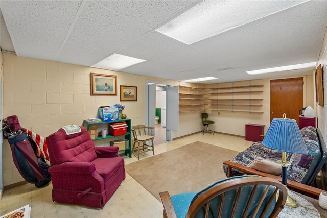 808 E Detroit Avenue, Indianola, IA 50125