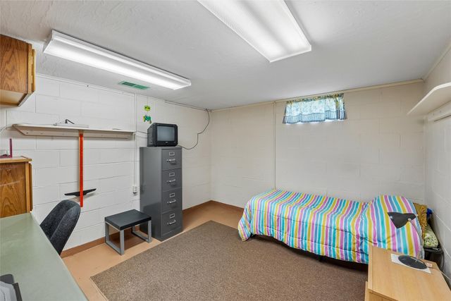 808 E Detroit Avenue, Indianola, IA 50125