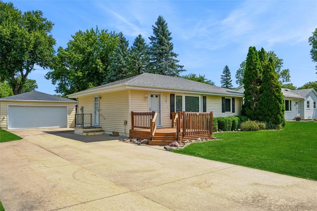 808 E Detroit Avenue, Indianola, IA 50125