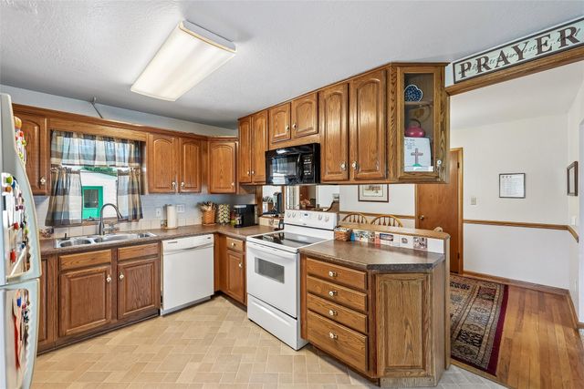 808 E Detroit Avenue, Indianola, IA 50125
