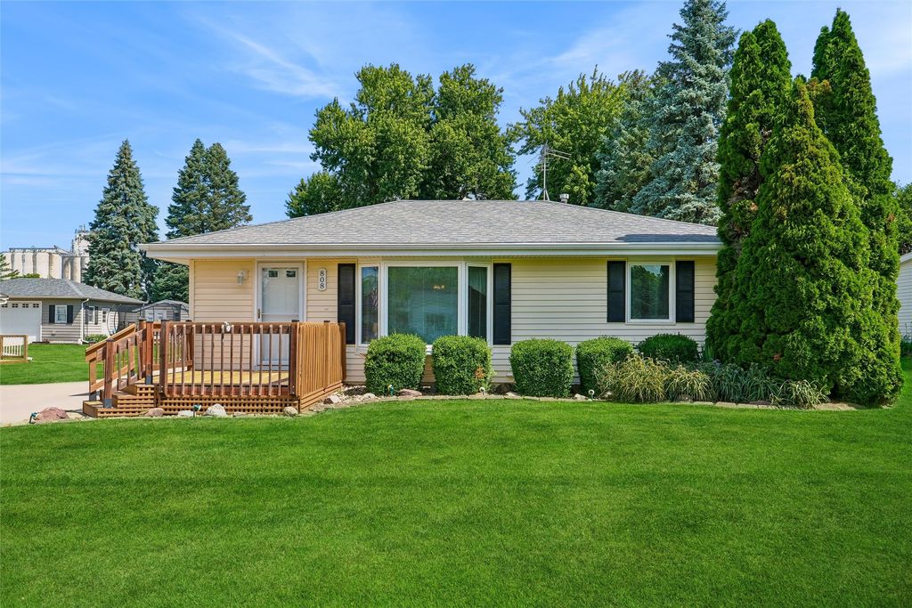 808 E Detroit Avenue, Indianola, IA 50125