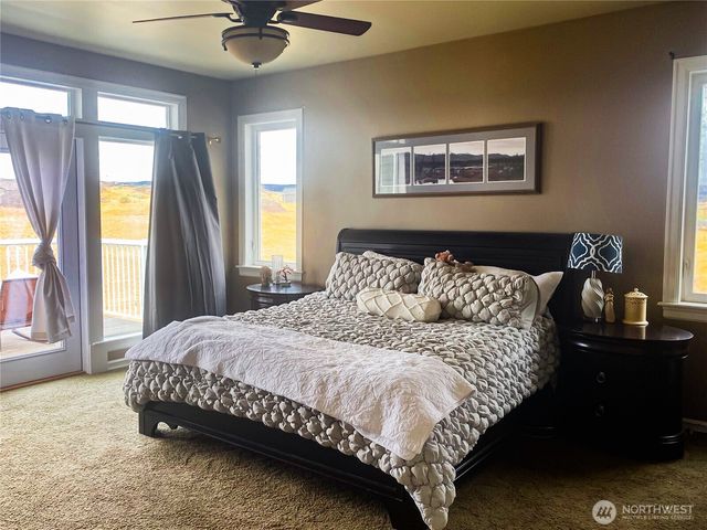 55776 Bay Area Drive, Electric City, WA 99123