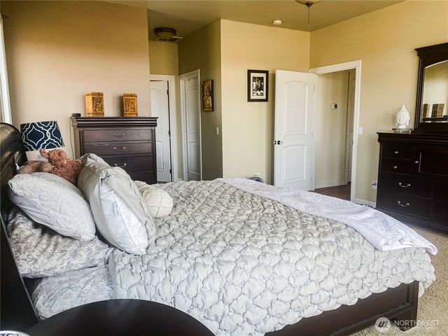 55776 Bay Area Drive, Electric City, WA 99123