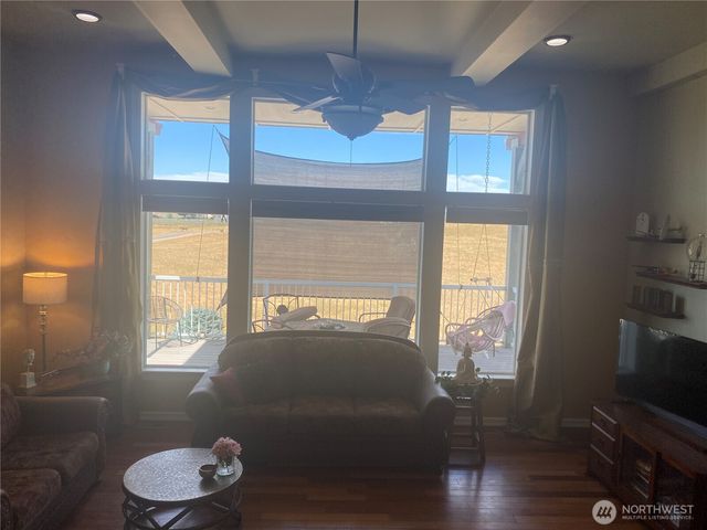 55776 Bay Area Drive, Electric City, WA 99123