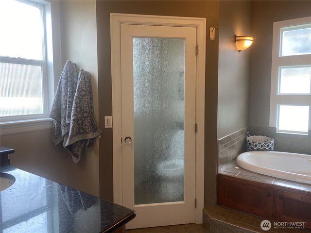 55776 Bay Area Drive, Electric City, WA 99123