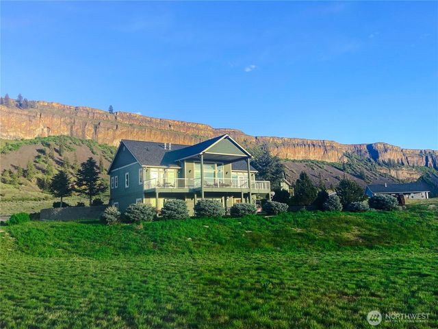 55776 Bay Area Drive, Electric City, WA 99123