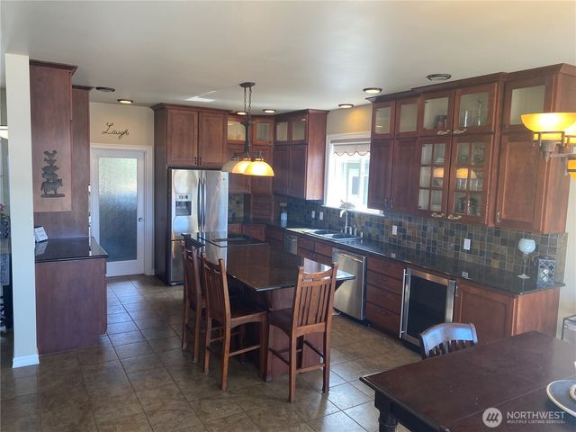 55776 Bay Area Drive, Electric City, WA 99123