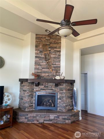 55776 Bay Area Drive, Electric City, WA 99123