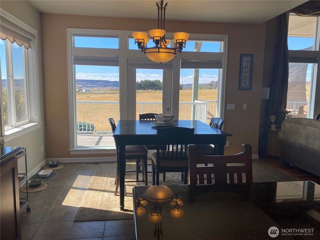 55776 Bay Area Drive, Electric City, WA 99123