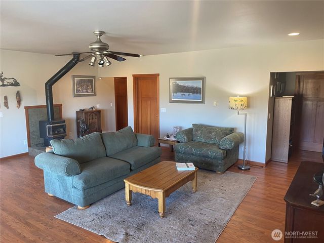 55776 Bay Area Drive, Electric City, WA 99123