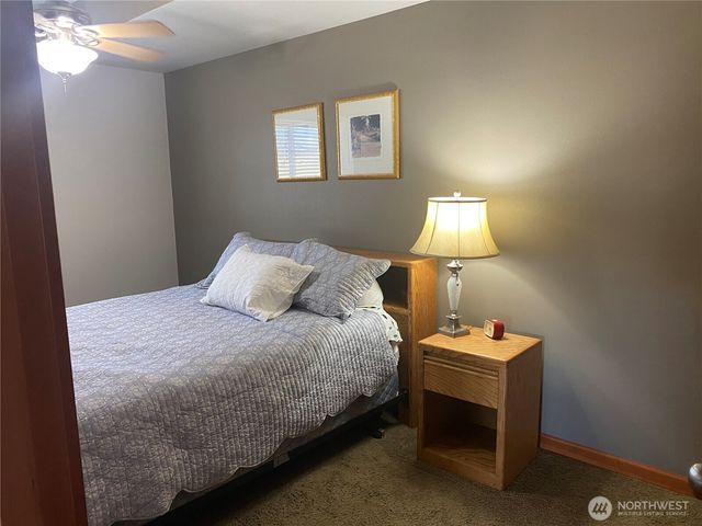 55776 Bay Area Drive, Electric City, WA 99123