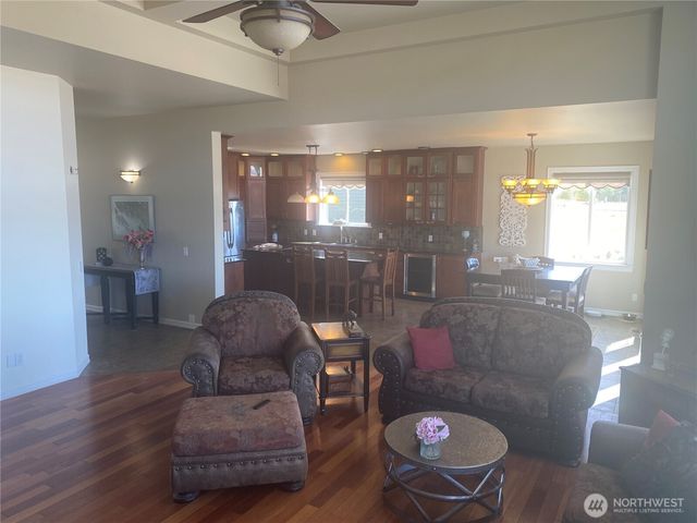 55776 Bay Area Drive, Electric City, WA 99123