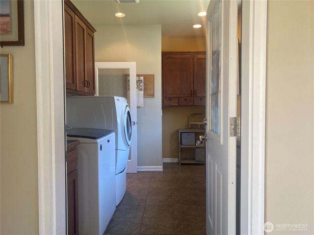 55776 Bay Area Drive, Electric City, WA 99123