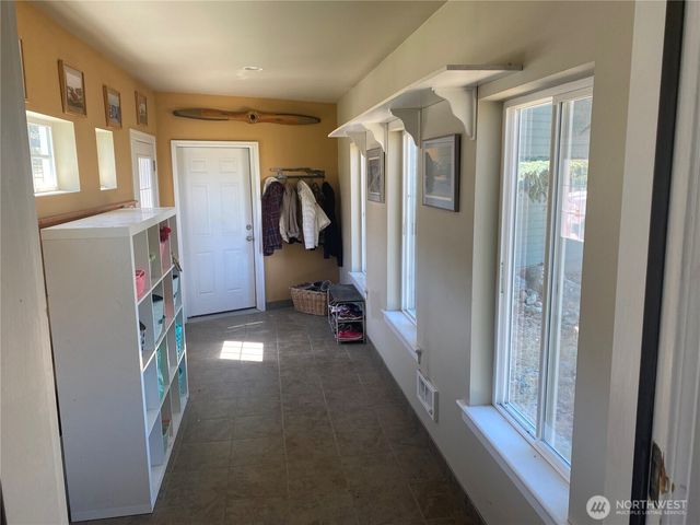 55776 Bay Area Drive, Electric City, WA 99123