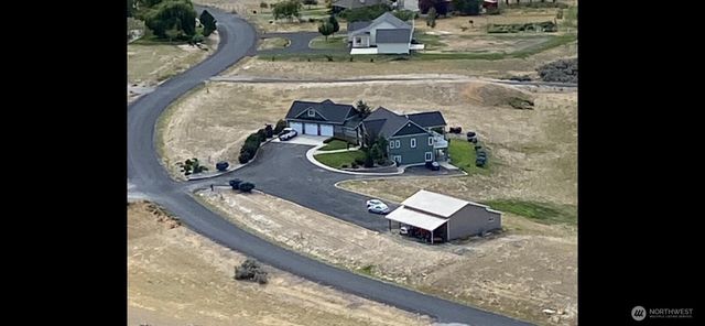 55776 Bay Area Drive, Electric City, WA 99123