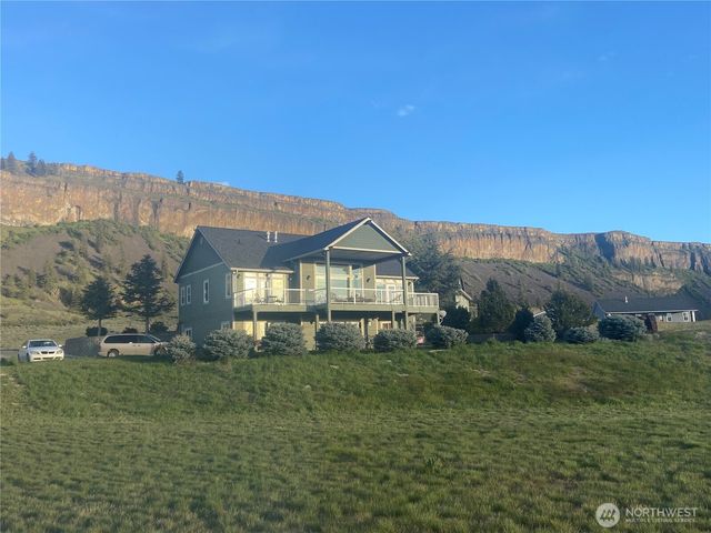 55776 Bay Area Drive, Electric City, WA 99123