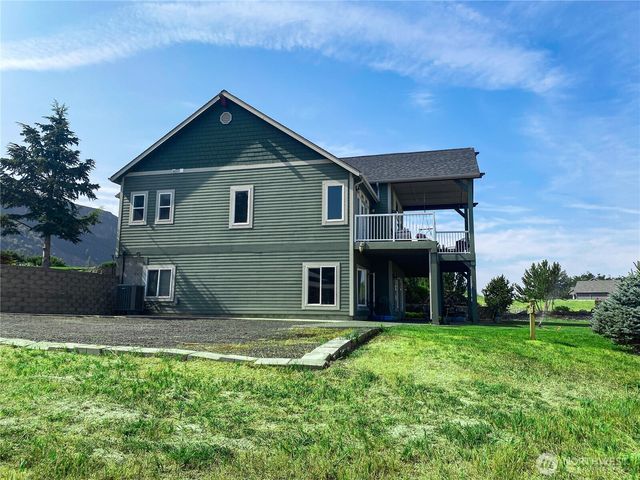 55776 Bay Area Drive, Electric City, WA 99123