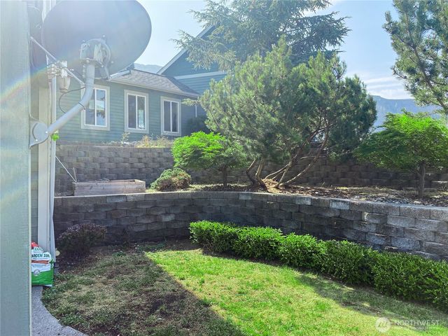 55776 Bay Area Drive, Electric City, WA 99123