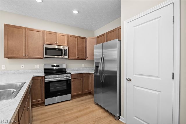 111 Brunswick Drive, Elyria, OH 44035